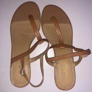 Brooks Brothers 346 Leather T Strap Sandals, Size 6.5